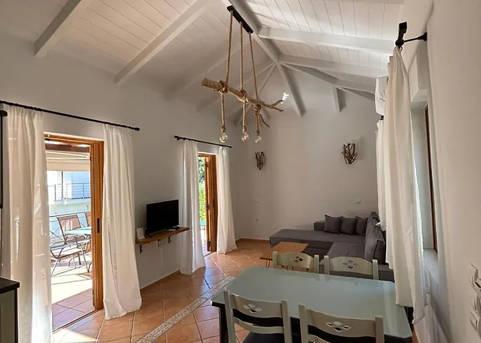 Delphinus Villas-villa Nikitas アパート